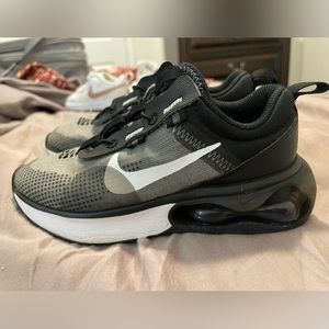 LITTLE KIDS' NIKE AIR MAX 2021 CASUAL SHOES SIZE 12